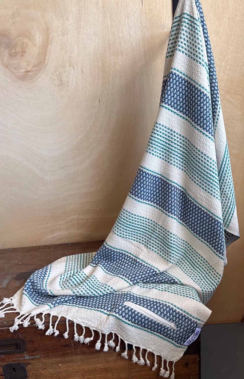 Como Turkish Towel with Pockets, by Freostyle, close up of pocket
