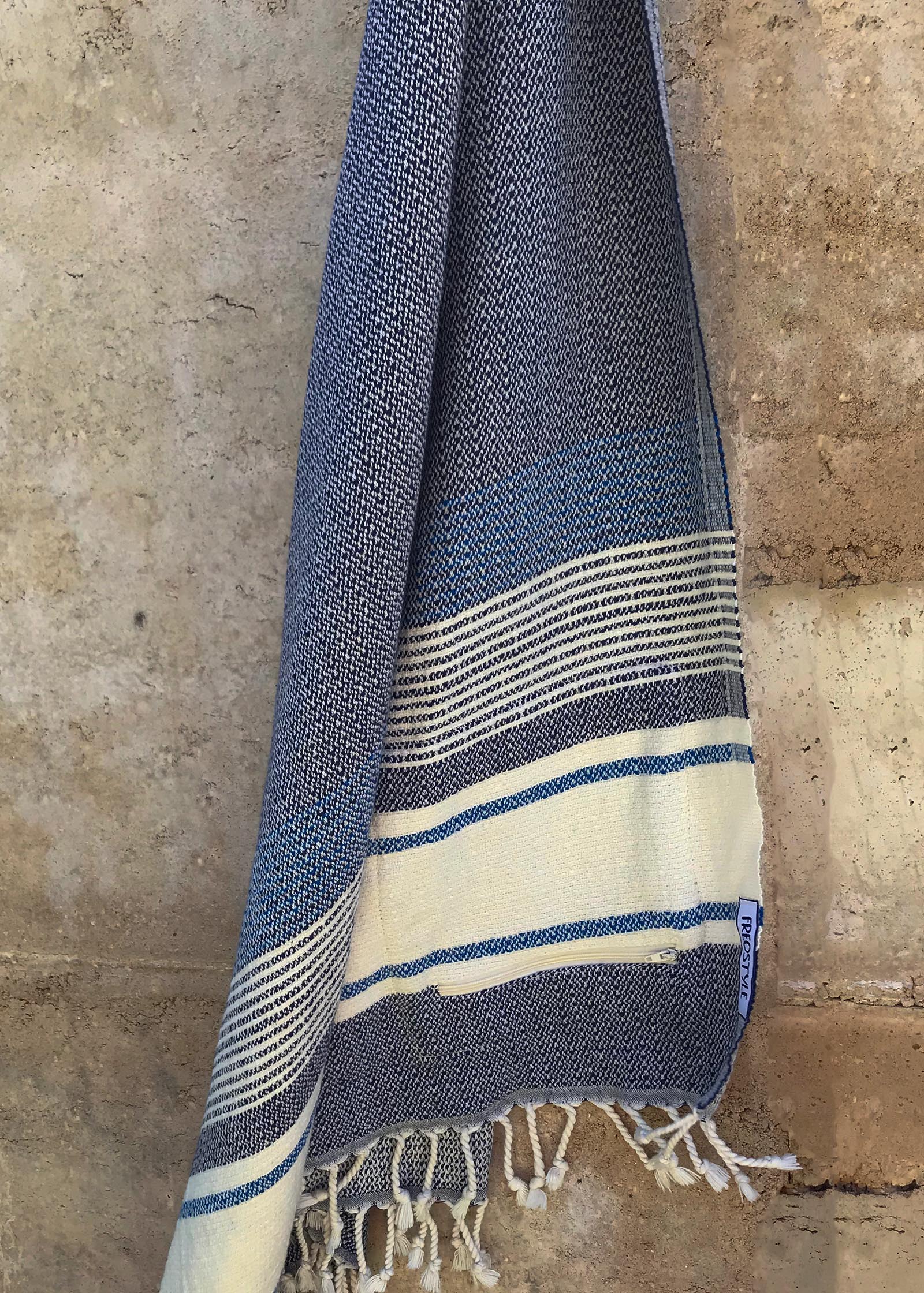 Freostyle sustainable turkish towel with pocket, Oceanus, hung