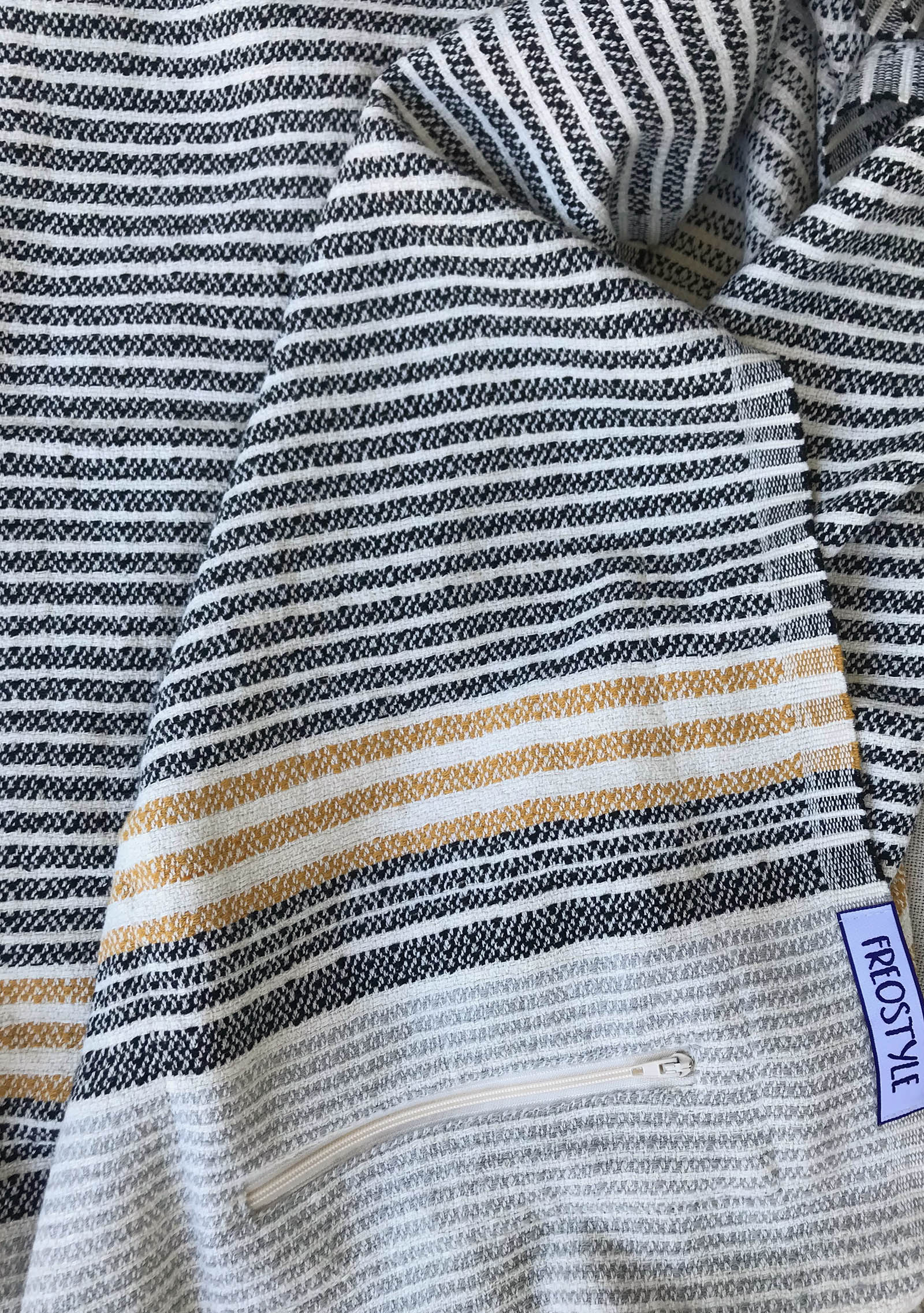 Zante Turkish Towel with Pockets, close up, sustainable bear gear from Freostyle, displayed