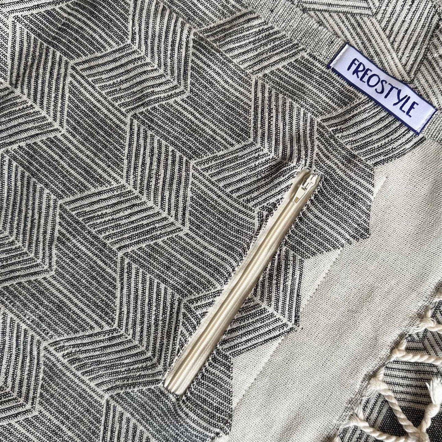 MontpellierTurkish Towel with Pocket, made by Freostyle, close up of pocket