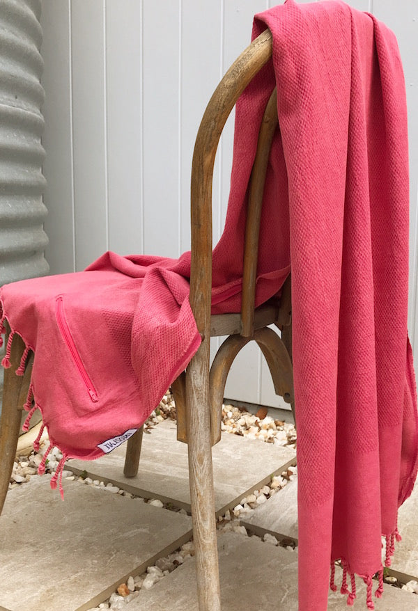 Freostyle Dusk pink Turkish Towel with pocket, displayed